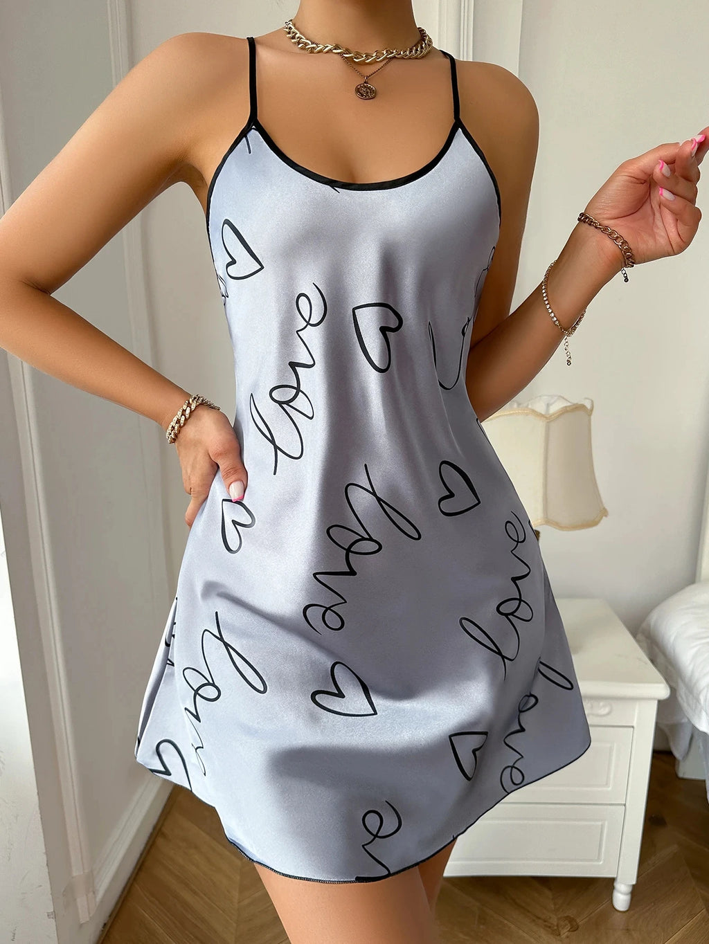Camisón de Seda con Estampado de Letras y Corazones para Mujer