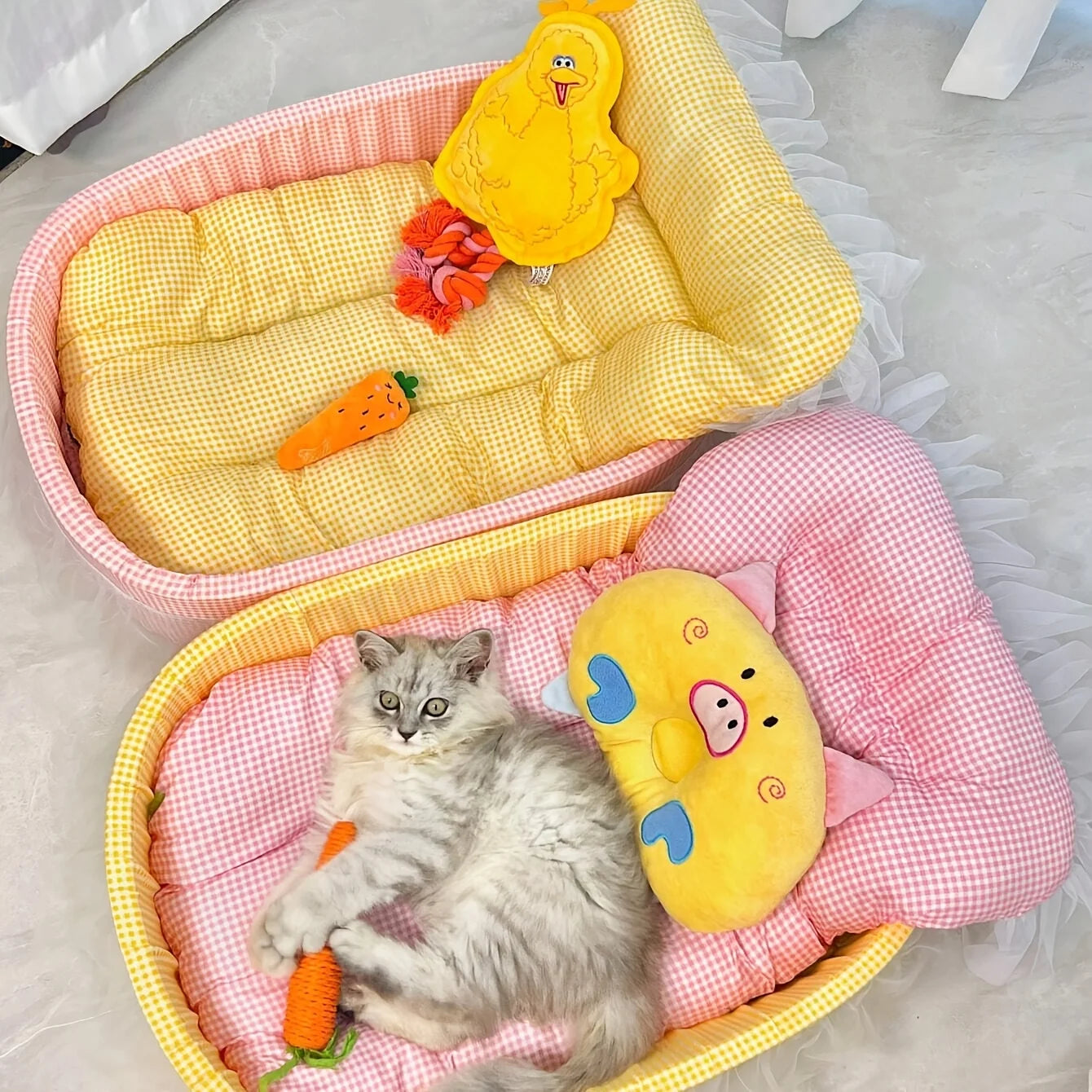Cama de Princesa para Mascotas - Felpa Ovalada con Encaje para Perros y Gatos