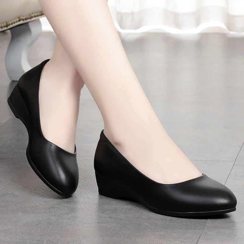 2025 Nuevos zapatos planos sin cordones de cuero genuino para mujer: zapatos de trabajo de cuña baja negros, zapatos cómodos para oficina y desplazamientos