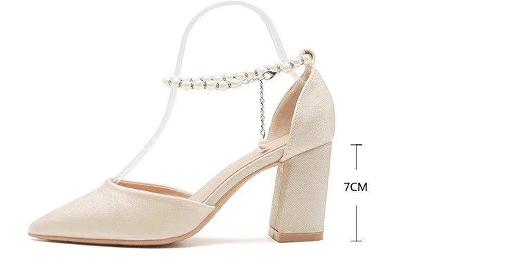2025 Nuevos y elegantes tacones de satén adornados con perlas - Zapatos de novia de tacón bajo grueso de 5 cm con correa ajustable en el tobillo