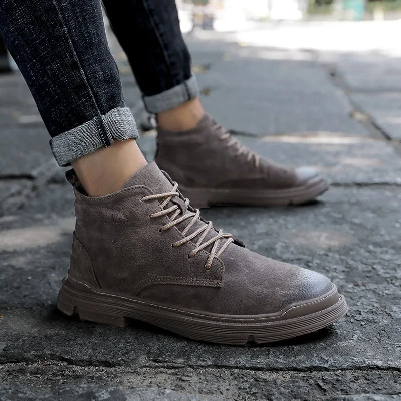 Botas de gamuza vintage para hombre con cordones y suela de caucho antideslizante