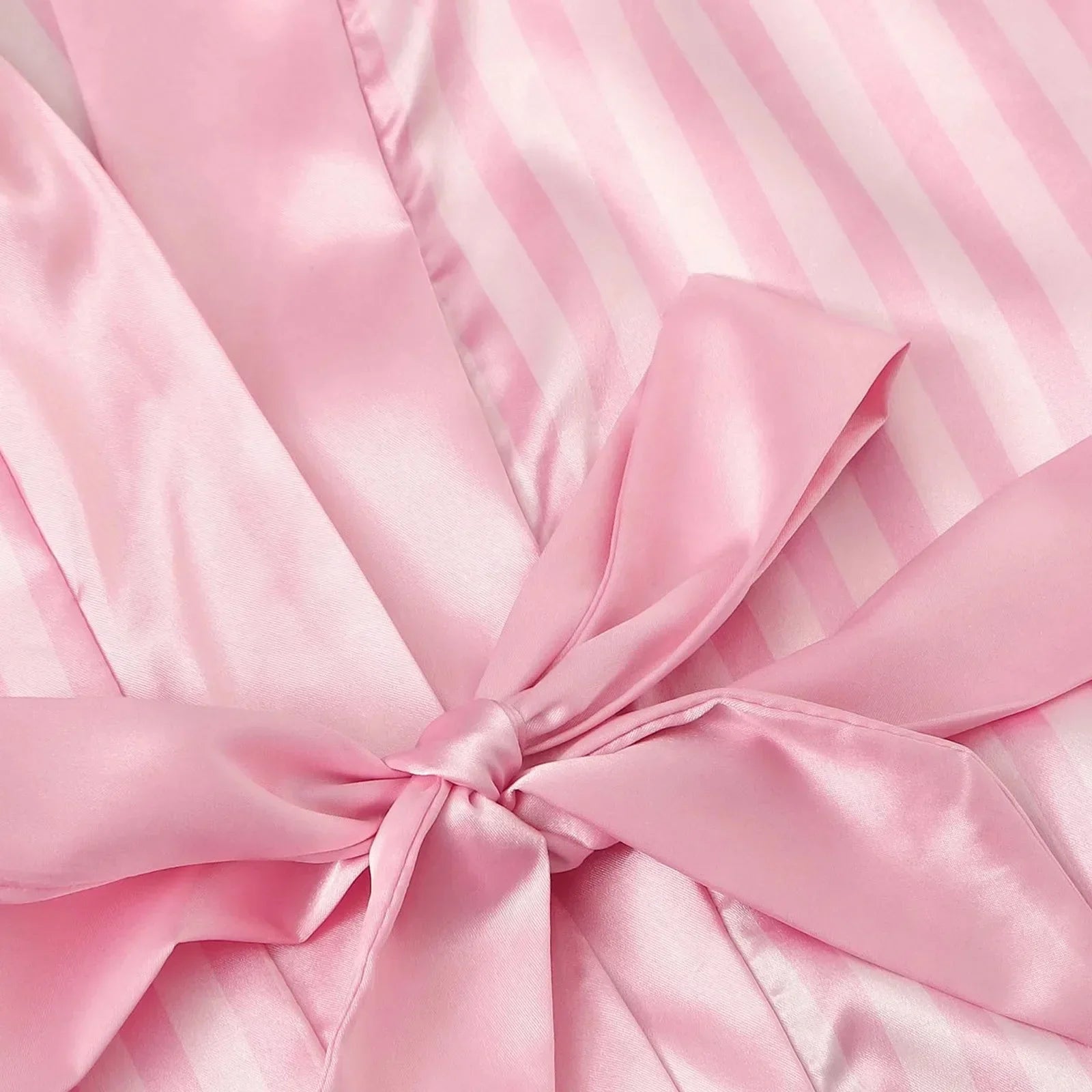 Bata de Seda Satinada para Mujer – Lencería Sexy de Manga Larga