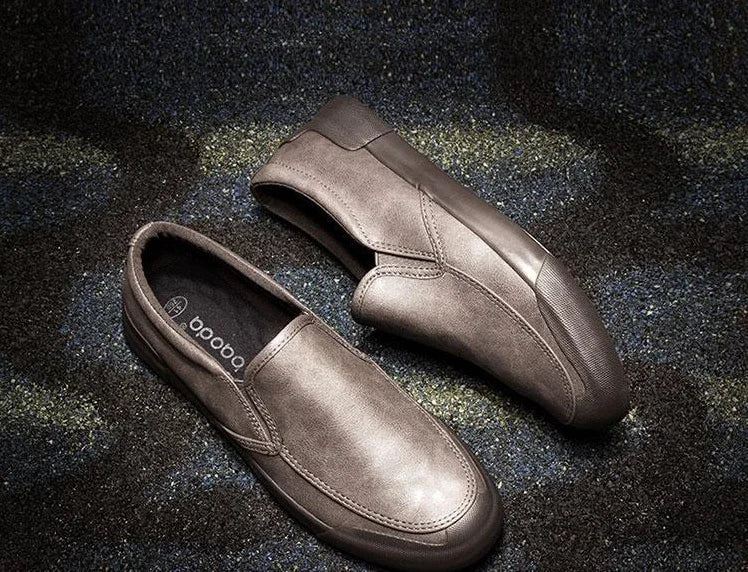 Nuevo en zapatos informales para hombre, sin cordones, talla 45, liquidación barata, elegantes, tendencia 20225, zapatos de cuero elegantes para hombre, clásicos y originales