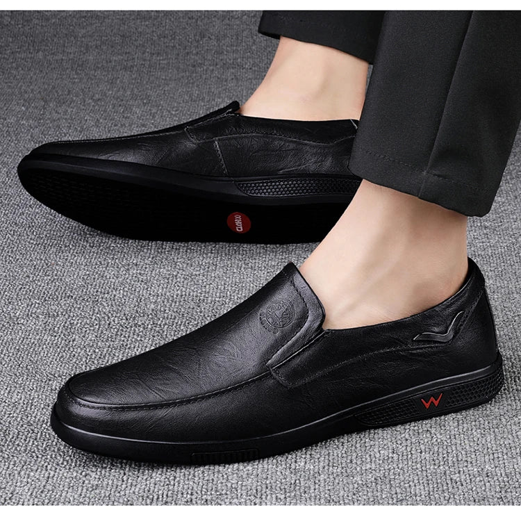 CLOHOO Zapatos casuales de negocios para hombres Calzado de cuero con parte inferior de goma de piel de vaca en capas hecho a mano para oficina y ocio