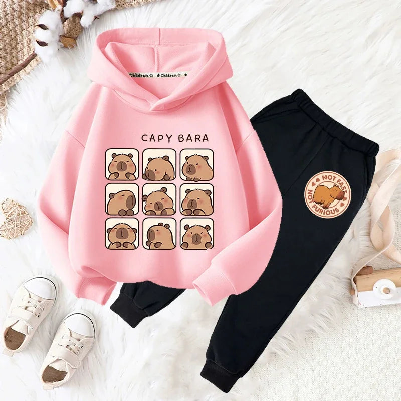 Conjunto buzo con capucha y pantalón estampado capibara para niños