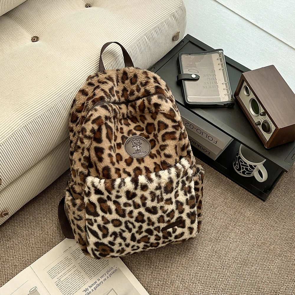 Mochila Japonesa Estampado Leopardo con Felpa, Estilo Universitario