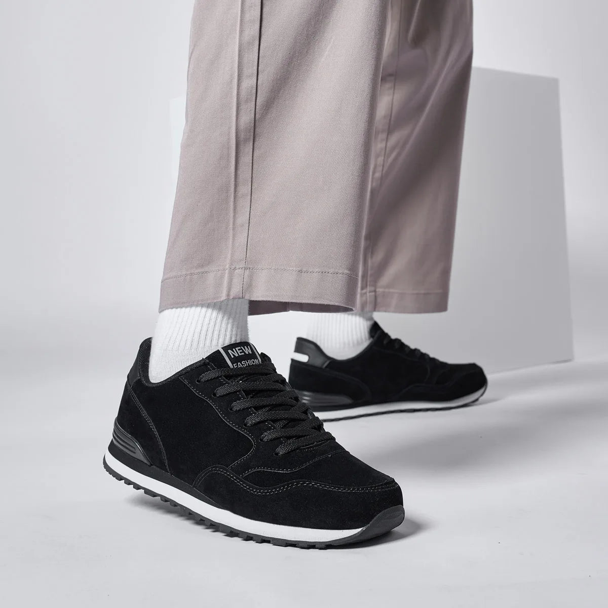 Nuevas de cuero, zapatos para correr para hombre, zapatillas Unisex cálidas de invierno, zapatos ligeros para caminar para mujer, zapatos deportivos de plantilla suave con cordones 37-47
