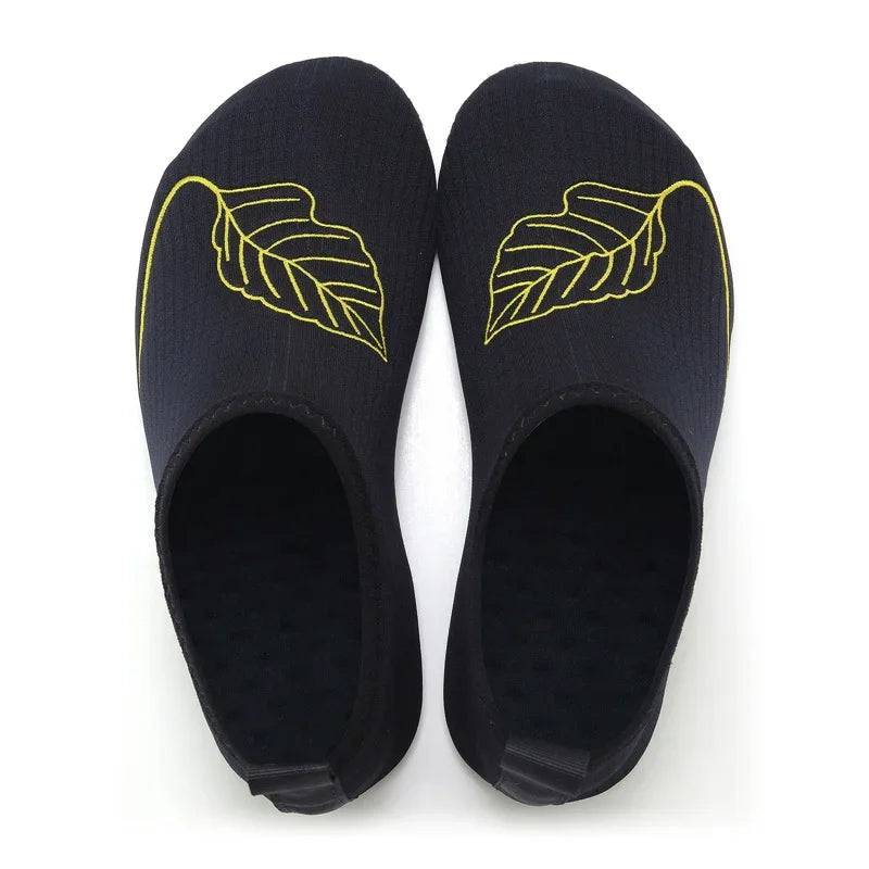 Zapatos acuáticos de secado rápido para hombre y mujer, zapatillas de playa ligeras, suaves y antideslizantes, talla Original 34-49, 2024