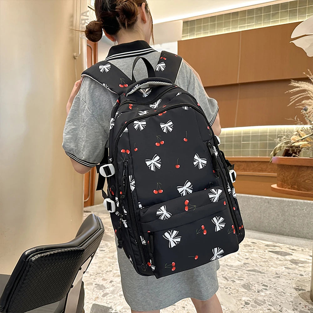 Mochila de Nailon con Estampado de Cerezas y Lazos, Mochila Grande con Múltiples Bolsillos, Ligera y Resistente al Agua para la Escuela y Uso Diario