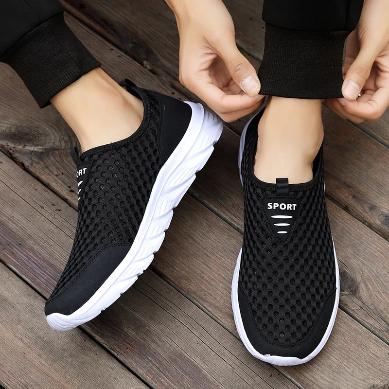 Zapatillas informales transpirables para hombre, zapatos informales ligeros antideslizantes para exteriores, mocasines planos suaves para caminar y trotar, novedad de 2024