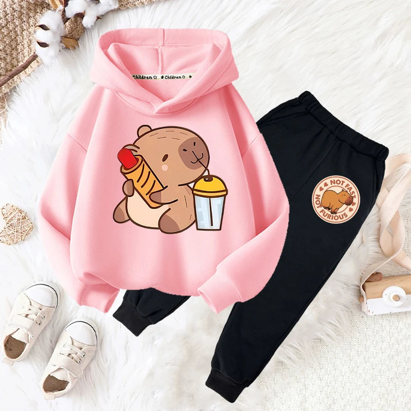 Conjunto buzo con capucha y pantalón estampado capibara para niños