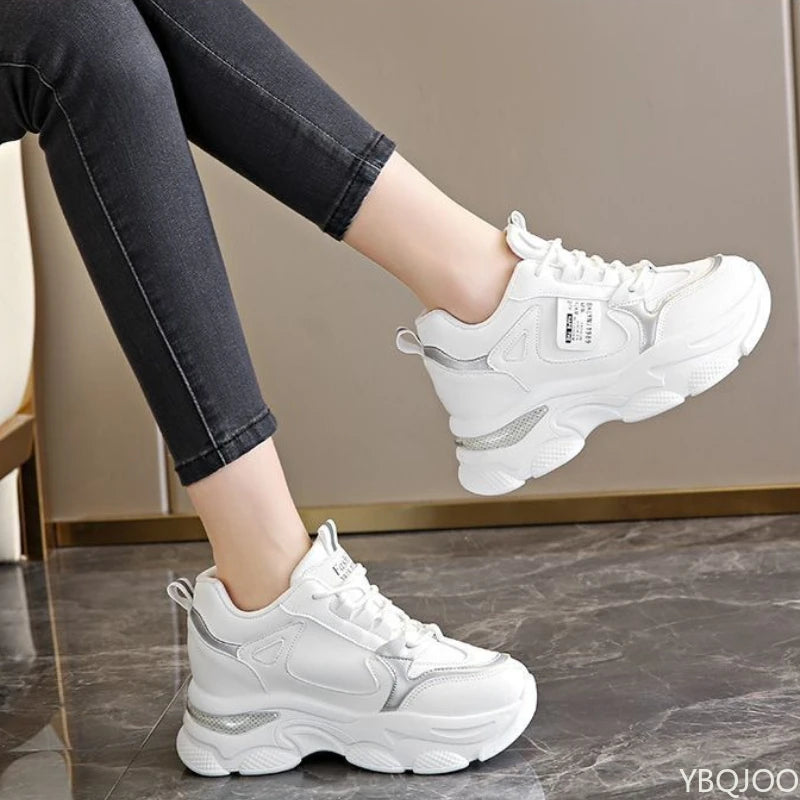Zapatos deportivos ligeros de suela gruesa para mujer, calzado informal blanco nuevo para primavera y otoño, zapatos con suela gruesa y aumento de altura