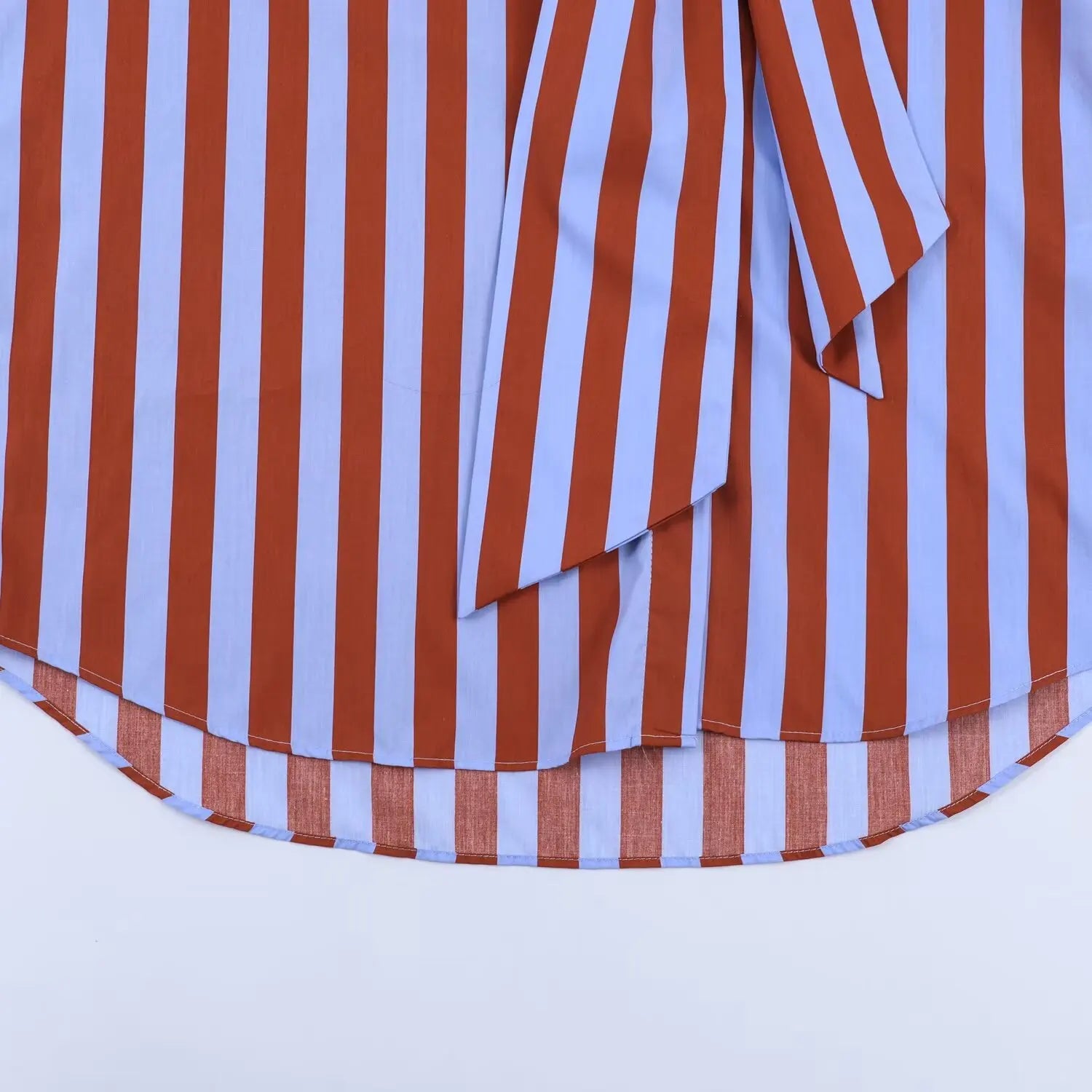 Camisa a Rayas de Manga Larga con Cuello de Lazo