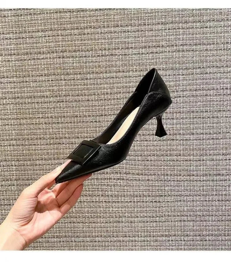 Nuevo estilo, traje de estilo de hadas cómodo y versátil, moda profesional ligera con falda pequeña, tacones altos para mujer