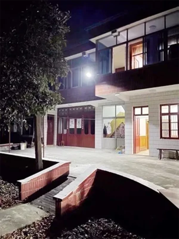 Lámpara Solar LED Exterior Súper Brillante con Sensor de Movimiento IP67