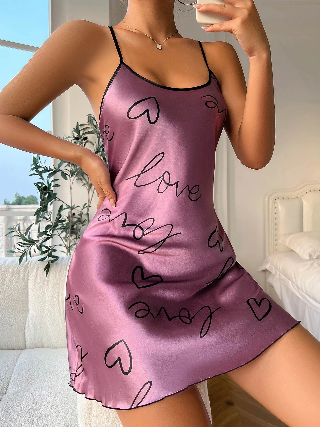 Camisón de Seda con Estampado de Letras y Corazones para Mujer