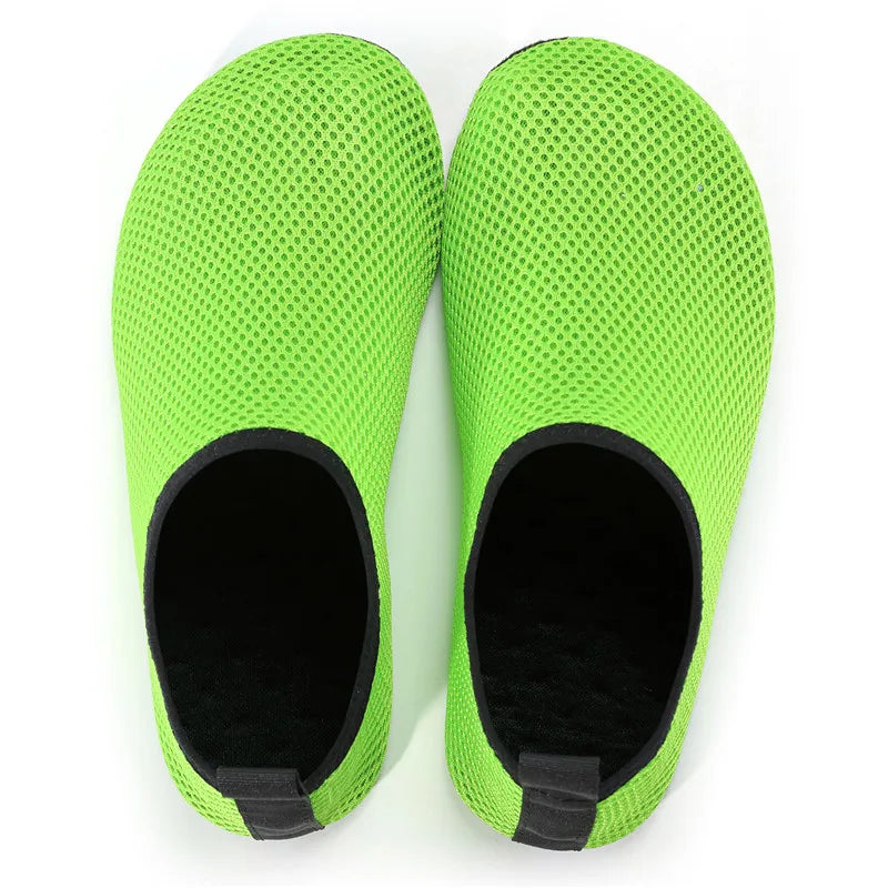 Par de zapatos acuáticos ligeros para hombre y mujer, zapatos de playa para exteriores de secado rápido, antideslizantes, descalzos, verano, 2023