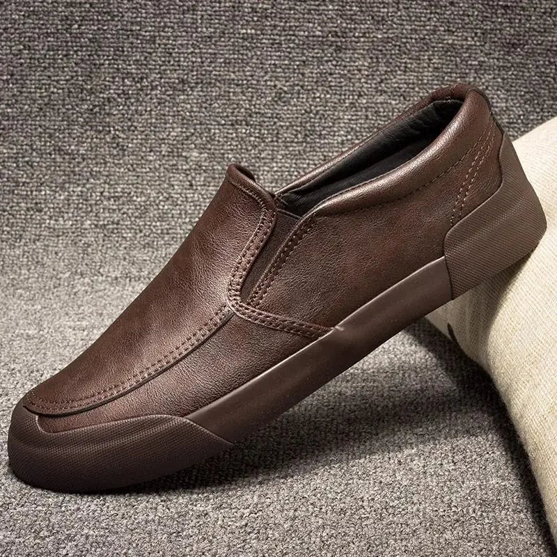 Nuevo en zapatos informales para hombre, sin cordones, talla 45, liquidación barata, elegantes, tendencia 20225, zapatos de cuero elegantes para hombre, clásicos y originales