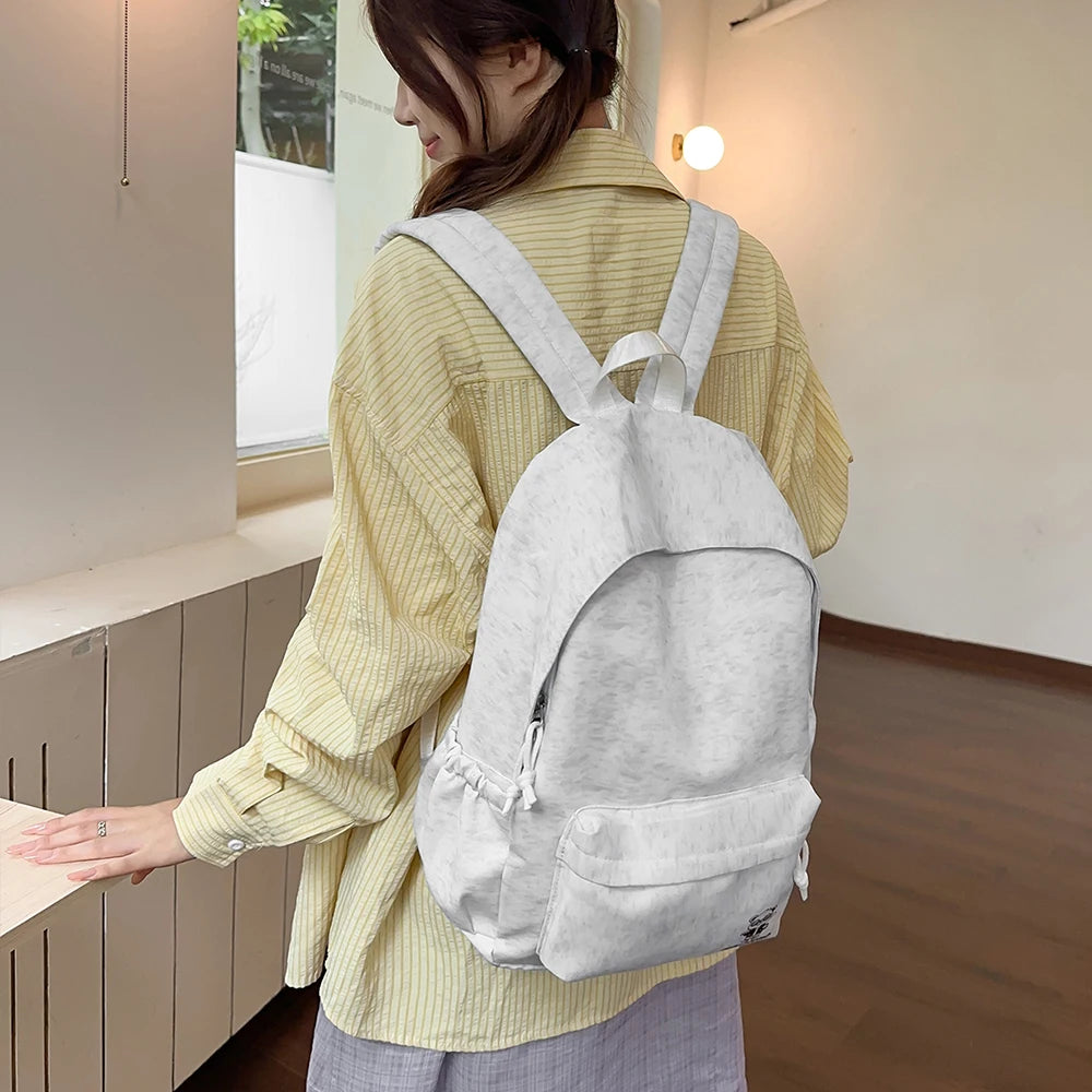 Mochila Informal Gris Jaspeado con Bordado, Mochila Ligera de Tela Suave, Bolso Minimalista para Viajes Diarios y Uso Casual