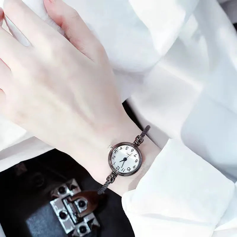 Reloj de pulsera para mujer a la moda, pulsera dorada, esfera pequeña, reloj elegante, nuevo reloj de pulsera de acero bonito para mujer, reloj de pulsera de cuarzo